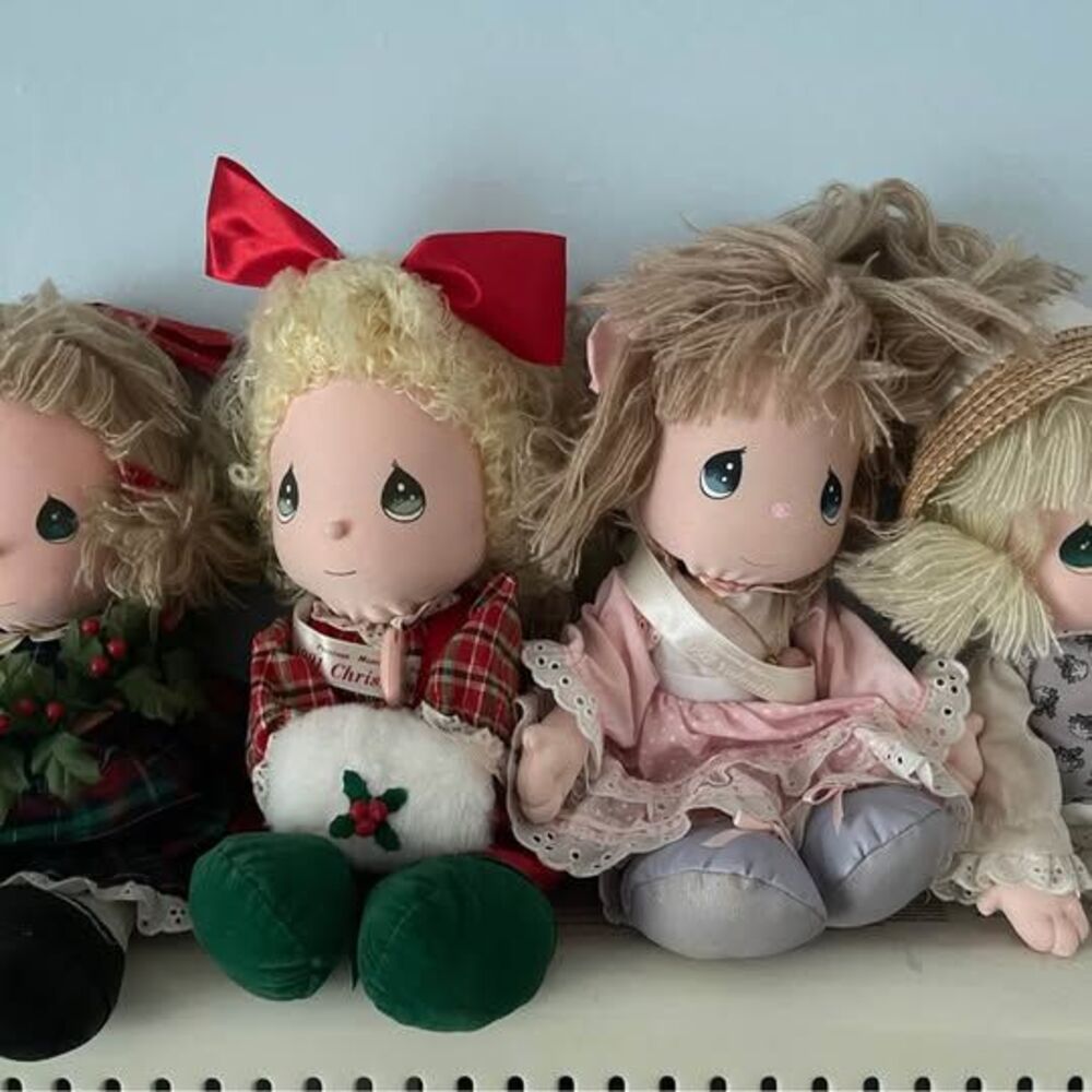 Christmas Holiday Precious Moments 2 dolls GUC & 2 free dolls